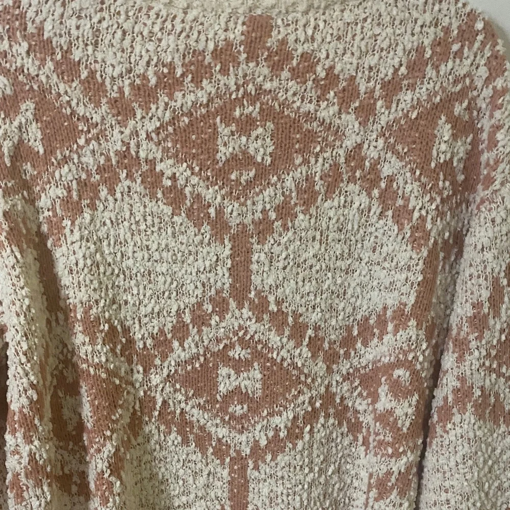 POL Boho Distressed Geometric Knit V-Neck Sweater - S / Fits L